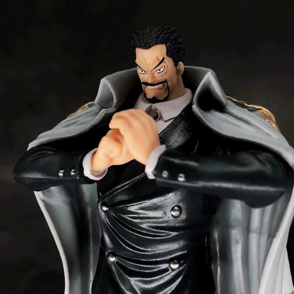 FIGURINE ONE PIECE AMIRAL GARP JEUNE - one-piece-stores